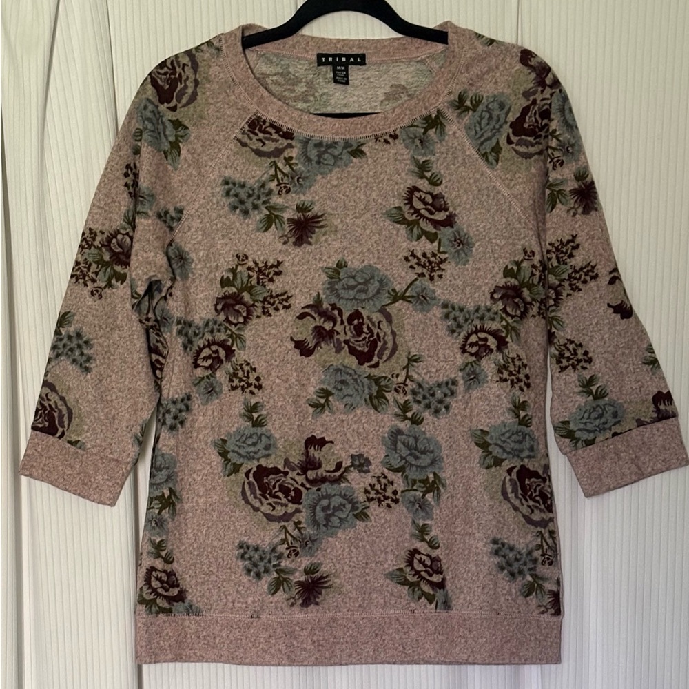 Tribal Sweater w/ Floral pattern 3/4 Sleeve Lightweight Knit Size Medium